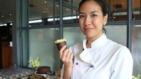 Nama Ayu Anjani memang tidak sepopuler selebriti chef lain. Tapi keahliannya mengolah berbagai pastry patut diacungi jempol. Keahliannya ini semakin disempurnakan dengan paras wajah yang sesuai dengan namanya ayu yang berarti cantik. Foto: Istimewa