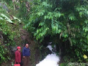 Aliran Sungai di Malang Tertutup Busa, Ini Kata Dosen Teknik Kimia