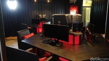 Untuk harganya sendiri, setiap lantai dibanderol harga yang berbeda. Di lantai satu misalnya, diberlakukan Rp 12 ribu per jam. Foto: detikINET/Muhammad Alif Goenawan