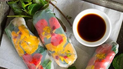 Wow! 8 Spring Roll Buah dan Sayur Ini Hasilkan Warna Pelangi yang Cantik