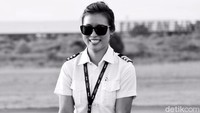 Di usianya yang belia, dia cukup andal menerbangkan pesawat Cessna Grand Caravan 208.
