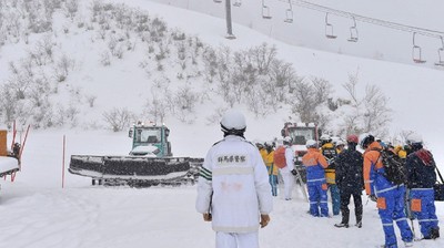 Foto: Gunung Kusatsu Shirane Erupsi, Pencarian Korban Terus Dilakukan