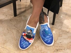 Tengok Sepatu Baru Susi, Bergambar Fotonya yang Viral di Medsos