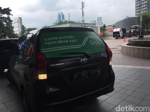 BPTJ: Jangan Naik Taksi Online Tanpa Stiker