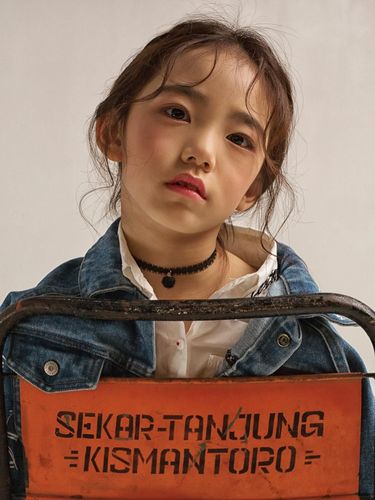 Viral, Anak Tercantik di Korea Pemotretan Pakai Kursi 