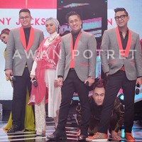 Ramzi yang kini menjadi presenter acara dangdut di sebuah stasiun televisi tampil dengan sepatu Gucci seharga US$ 540 atau sekitar Rp 7,2 juta. Foto: Dok. Awan Potret