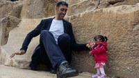 Keduanya diundang oleh Dewan Pariwisata Mesir untuk berkunjung ke tempat-tempat paling terkenal di Kairo, sebagai upaya untuk membantu meningkatkan pariwisata di negeri itu. Foto: AFP