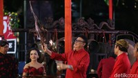 Mendagri sekaligus politikus PDIP Tjahjo Kumolo yang juga hadir dalam acara tersebut.