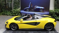 Sayang, McLaren Jakarta tidak buka-bukaan berapa harga banderol pasti New McLaren 570S Spider. Foto: M. Luthfi Andika