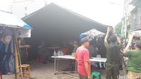 Bantuan untuk korban kebakaran Tamansari, ditampung di posko yang dibangun TNI.