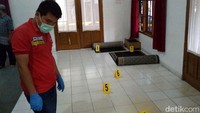 Proses identifikasi tersebut disaksikan oleh ratusan santri, alumni santri dan warga sekitar. Selain itu, sejumlah tamu berdatangan ke Pesantren Al-Hidayah untuk mengetahui kabar kebenaran peristiwa tersebut.