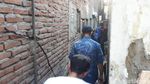 Potret Anies Temui Warga di Tengah Puing-puing Kebakaran