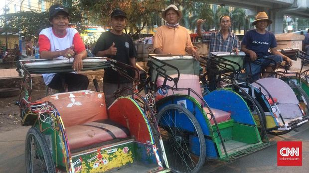 'Pelatihan Genjot Becak Seperti Mengajari Ikan Berenang'