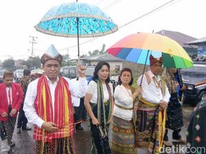 Tunggu Penetapan, Bacagub NTT Benny K Harman Jalani Ritual Wuat Wai
