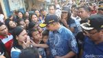 Potret Anies Temui Warga di Tengah Puing-puing Kebakaran