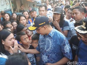 Korban Kebakaran Tamansari Nangis Mengadu ke Anies: Habis Semua Pak