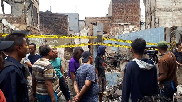 Potret rumah yang hangus terbakar di Tamansari