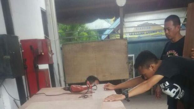 Ular tersebut dirawat oleh tim animal rescue, sebelum diserahkan ke penangkaran hewan nantinya. 