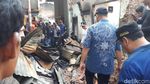 Potret Anies Temui Warga di Tengah Puing-puing Kebakaran