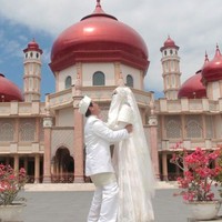 Hijabers bercadar yang tak kalah populer di Indonesia adalah Wardah Maulina. Followers-nya di Instagram sudah mencapai 430 ribu. Ia menjadi salah satu wanita bercadar yang pernikahannya jadi pusat perhatian. Foto: Instagram