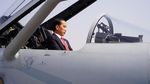 Foto: Aksi Jokowi Naik Jet Tempur JF-17 Thunder di Pakistan