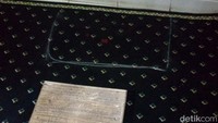 Sebelumnya KH Umar Basri (60), Pimpinan Pondok Pesantren Al-Hidayah Kecamatan Cicalengka, Kabupaten Bandung, Jawa Barat dianiaya oleh orang tidak dikenal di dalam masjid, usai salat subuh.