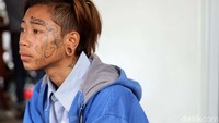 Mereka yang datang berbondong-bondong umumnya adalah mereka yang telah berhijrah, ada juga yang merasa jengah dengan tato yang mereka miliki.
