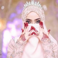 Populer di Malaysia, Khodijah juga memakai hijab bercadar saat pernikahannya. Tak hanya saat resepsi, hijab bercadarnya saar Henna Night juga mencuri perhatian. Foto: Instagram