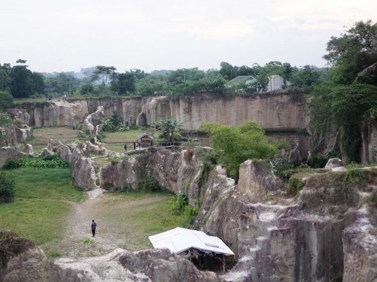 Heboh! Kandang Godzilla di Tangerang Dijadikan Tempat Foto Bugil