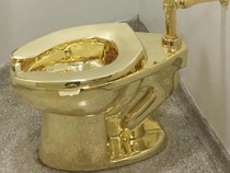 Tiga Pria Diadili Atas Pencurian Toilet Emas