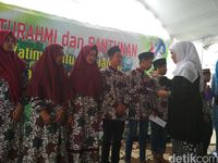 Ke Trenggalek, Khofifah Sosialisasikan 'Jilbab Putih'