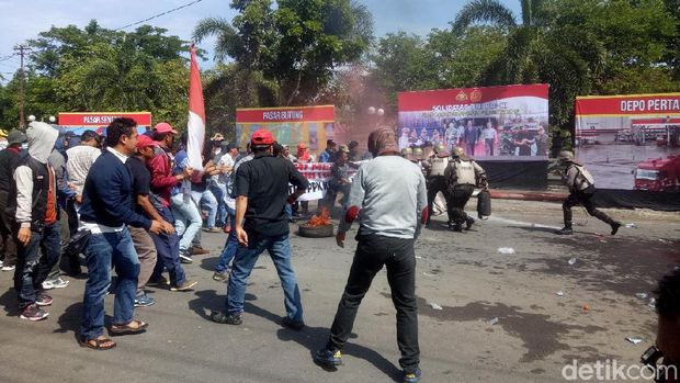 Simulasi ricuh Pilkada di Makassar