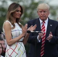 Terusan bermotif kotak rancangan desainer Inggris Mary Katrantzou jadi pilihan ibu satu anak ini saat menghadiri Congressional Picnic, Juni 2017 silam. Foto: Getty Images