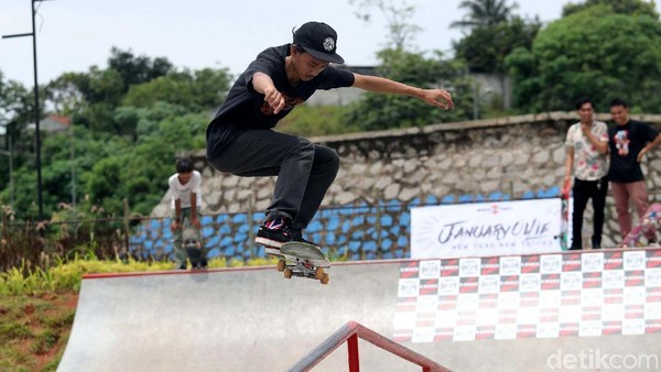 Melihat Aksi Ciamik Para Skateboarder