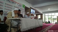 Kalau Presiden Jokowi menghendaki kedamaian dalam berbangsa dan bernegara, hentikan kriminalisasi pada ulama dan dimungkinkan HRS pulang dengan aman! kata pengacara Habib Rizieq, Eggi Sudjana. Foto: Gibran/detikcom