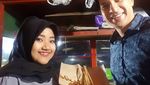 Wah, Ari Wibowo Ternyata Doyan Makan di Warung Pinggir Jalan!