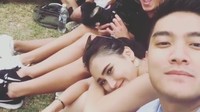 Sepertinya keberadaan mereka di Sydney, Australia, adalah rangkaian proyek film yang melibatkan Ayu Ting Ting dan Boy William. Foto: Instagram Ayu Ting Ting