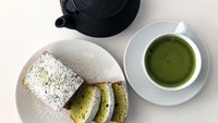 Akhir pekan seperti ini paling sempurna kalau ditemani secangkir matcha latte hangat dan kue matcha yang lembut enak. Selamat berakhir pekan! Foto: Instagram