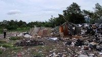 TPS liar ini hanya berjarak 10 meter dari Sungai Citatik dan bau sampah yang menyengat tersebut sampai radius 500 meter sampai ke pemukiman warga.