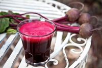 Makan Bit Seharian, ASI Ibu Ini Berwarna Merah Muda