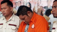 Foto: K ditangkap polisi di Hotel Aurora kamar 202 Jalan RA Kartini, Kota Cirebon, pada Kamis 18 Januari 2018. Fotografer: Haris Fadhil/detikcom