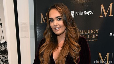 Foto: Ayahnya Kaya Raya, Anaknya Cantik Jelita
