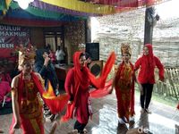 Melihat Puti Guntur Menari Bersama Gandrung Banyuwangi 