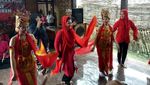 Foto: Khofifah-Emil Temui Pendukung, Puti Menari di Banyuwangi