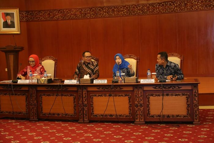 Foto: Menaker Hanif Dhakiri sidang pleno LKS Tripnas (Dok. Kemnaker) Foto: Menaker Hanif Dhakiri sidang pleno LKS Tripnas (Dok. Kemnaker)