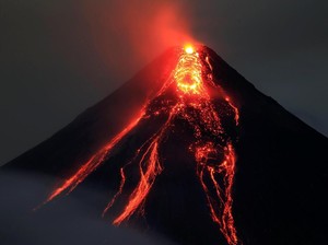 Gunung Mayon Filipina Alami Erupsi, 12.800 Warga Diungsikan