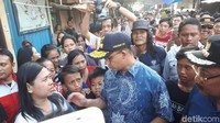 Anies tiba di Jalan Talib II, Krukut, Tamansari, Jakarta Barat, sekitar pukul 16.40 WIB. Ia datang seorang diri tanpa didampingi wakilnya Sandiaga Uno.