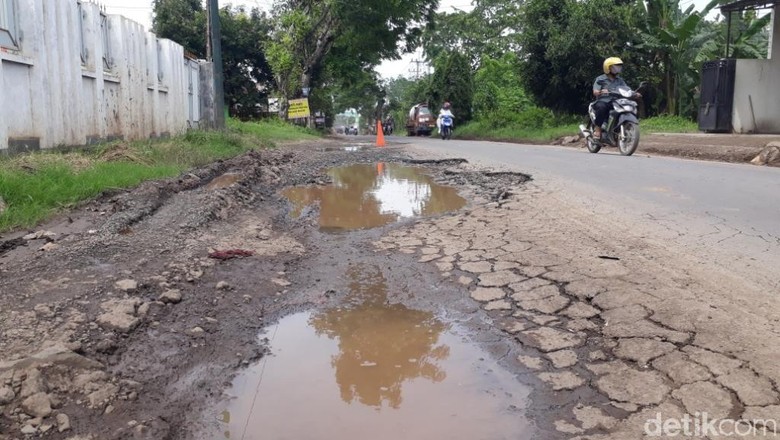 Ini Prosedur Klaim Ganti Rugi Kecelakaan karena Jalan Rusak ke Pemerintah Foto: Muhajir Arifin Ini Prosedur Klaim Ganti Rugi Kecelakaan karena Jalan Rusak ke Pemerintah Foto: Muhajir Arifin
