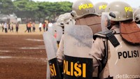 Mereka protes karena tak puas dengan kinerja KPU yang menggagalkan calon jagoannya.
