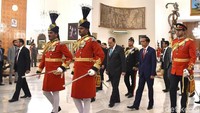 Foto: Rusman/ Biro Pers Setpres. Presiden Jokowi tiba di Istana Kepresidenan Aiwan-e-Sadr, Islamabad, Pakistan, Jumat malam 26 Januari 2018. Kehadiran Jokowi disambut langsung oleh Presiden Pakistan Mamnoon Hussain.